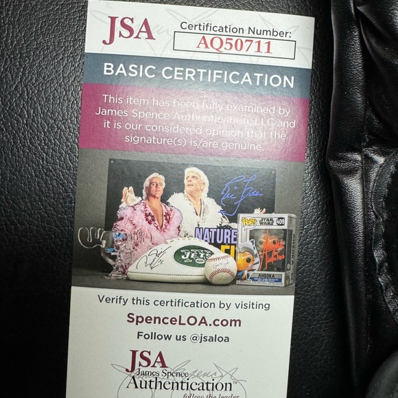 Bobby green signed glove with JSA authentication - Picture 3 of 3